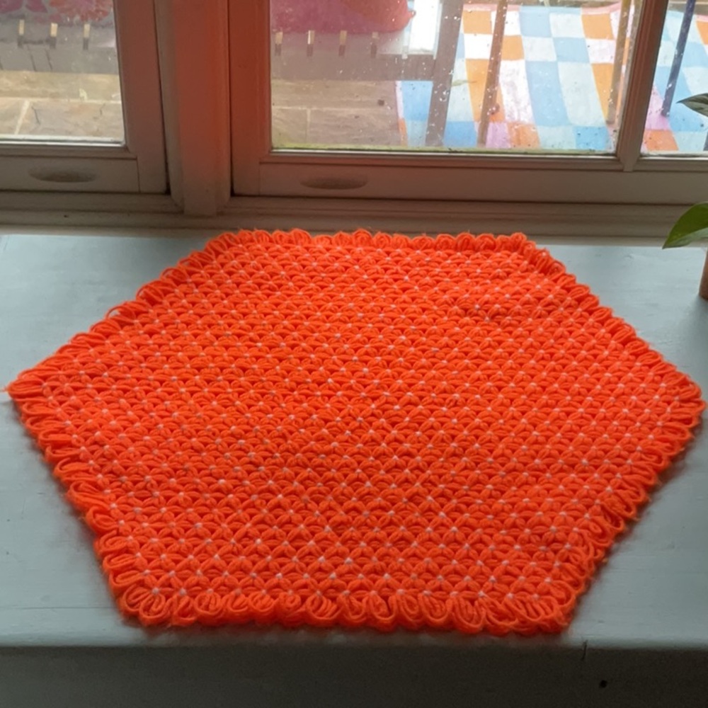 Vintage Hexagon Granny Crochet 60s 70s Mod Retro handmade table piece orange - Picture 3 of 4